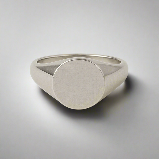 Signet Ring - Customisable Ladies Round Signet Ring – Perfect for Gifting